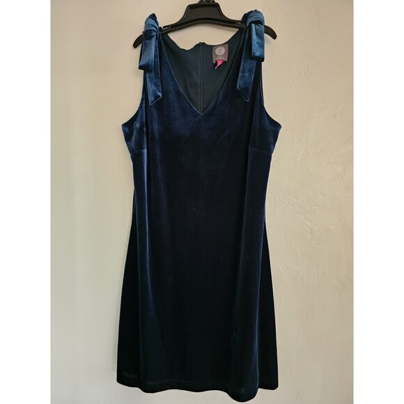 Vince Camuto Dresses & Skirts - Vince Camuto Dark Green Sleeveless Velvet Mini Dress W/Bows In Shoulders Size 12